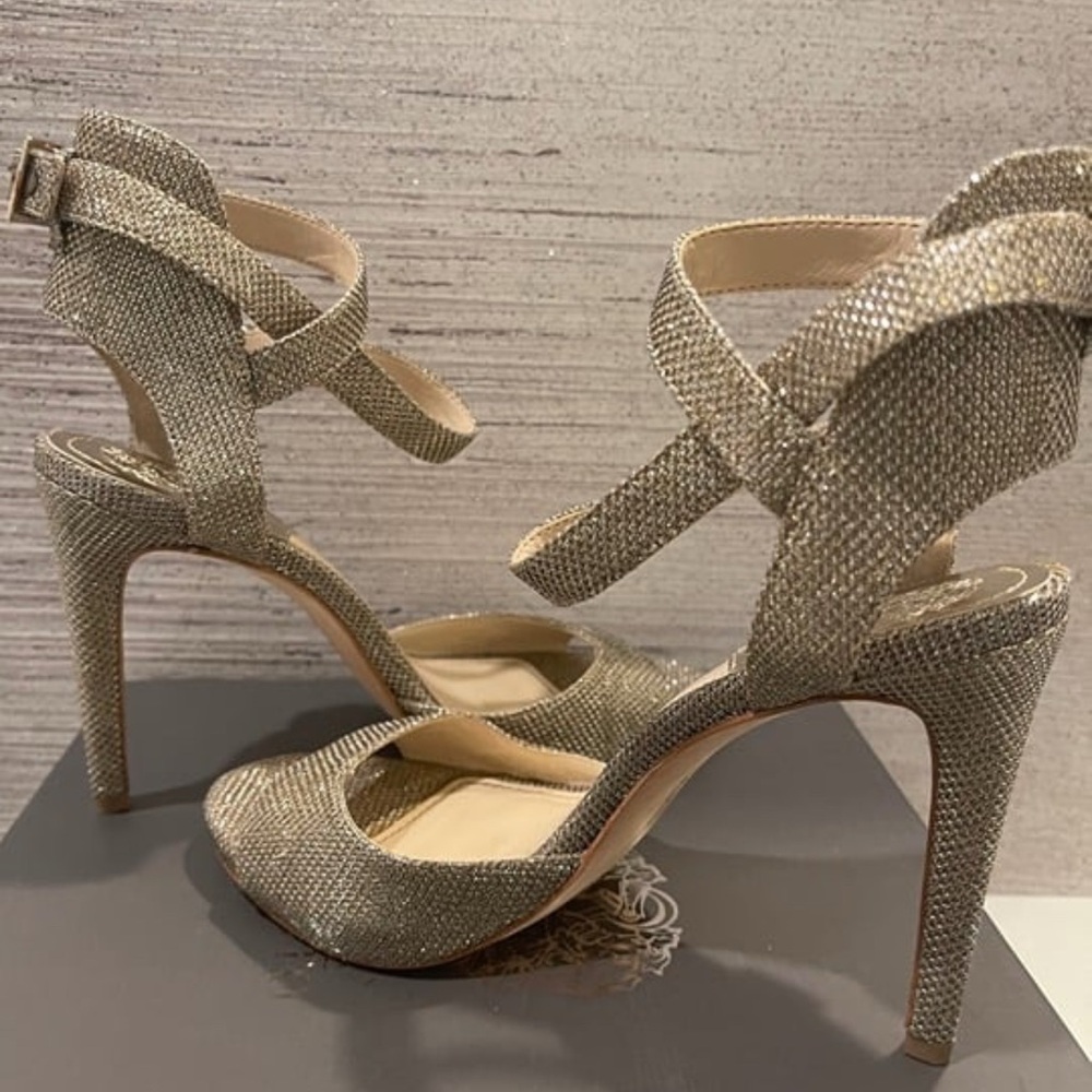VINCE CAMUTO Heels SIZE 7